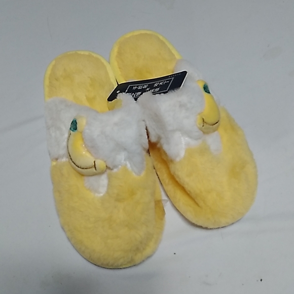Kids Slippers - Picture 1 of 2